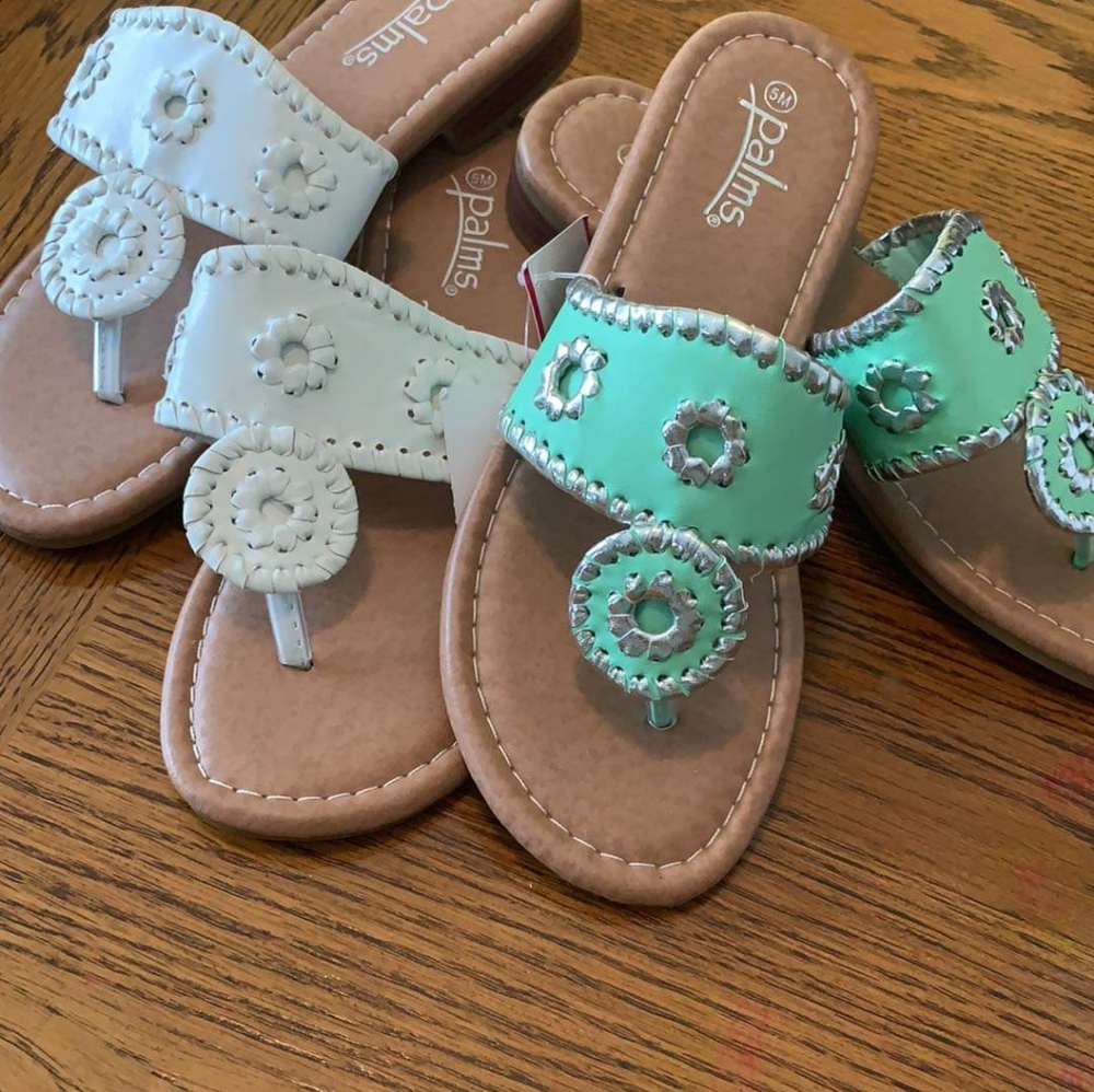 2 pair of palms 🌴 sandals size 5